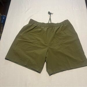 Under Armour Green Athletic Shorts Lightweight Elastic Waist